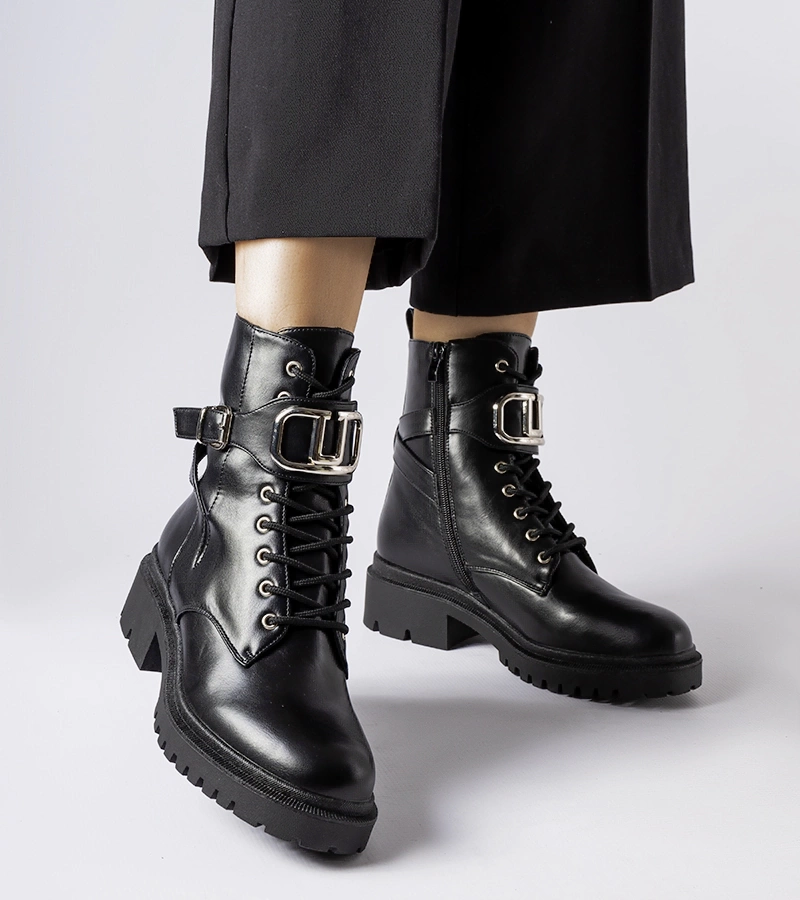 Czarne klasyczne botki z klamerką