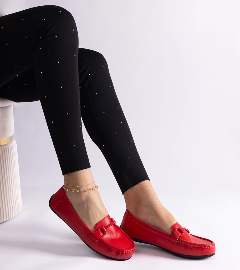 Czerwone klasyczne mokasyny z eko skóry