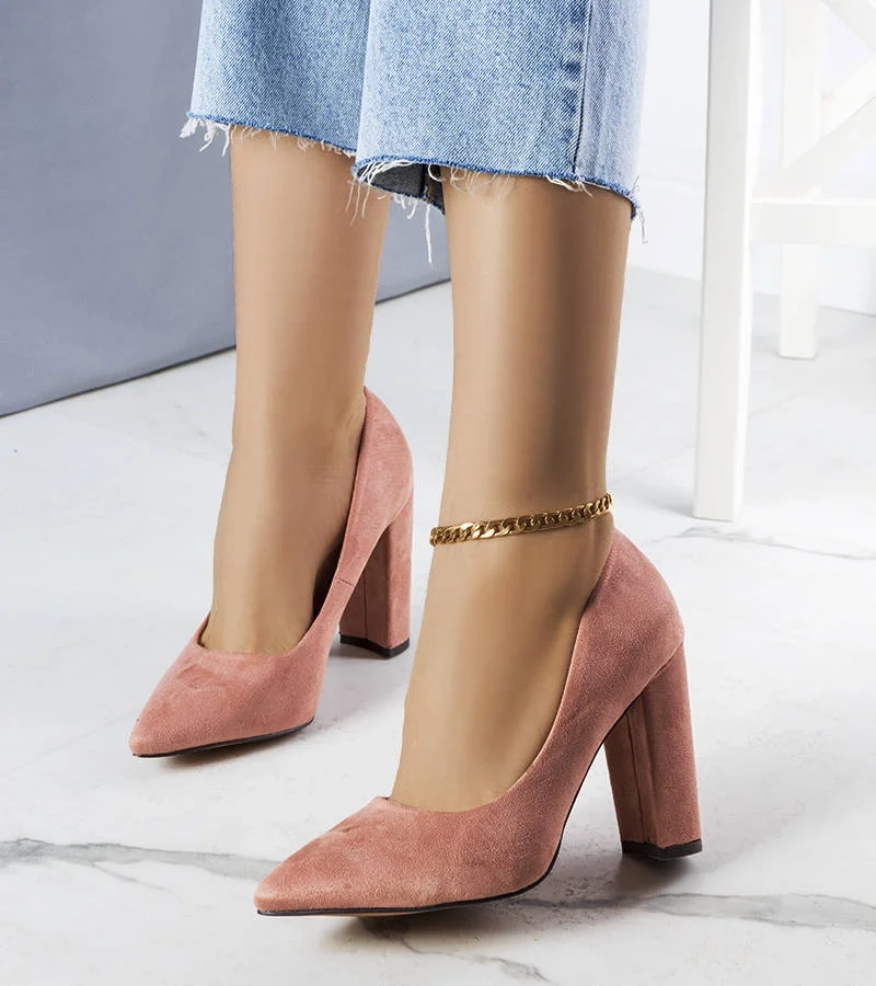 Różowe czółenka z eko-zamszu na słupku