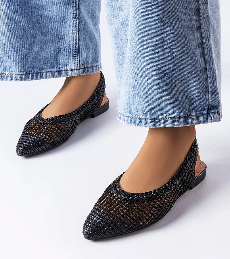 Ażurowe czarne balerinki ze szpiczastym noskiem i odkrytą piętą