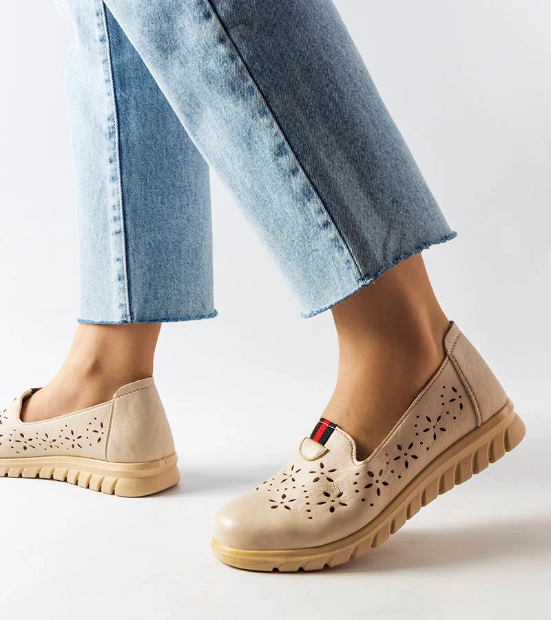 Beżowe lekkie mokasyny