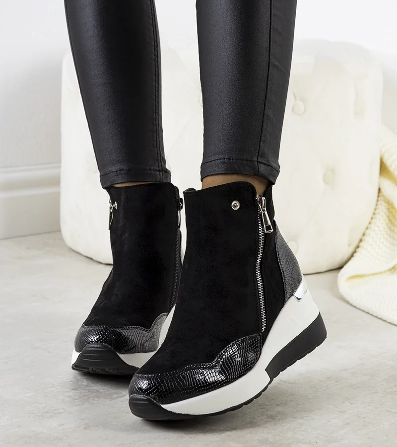 Czarne sneakersy na koturnie