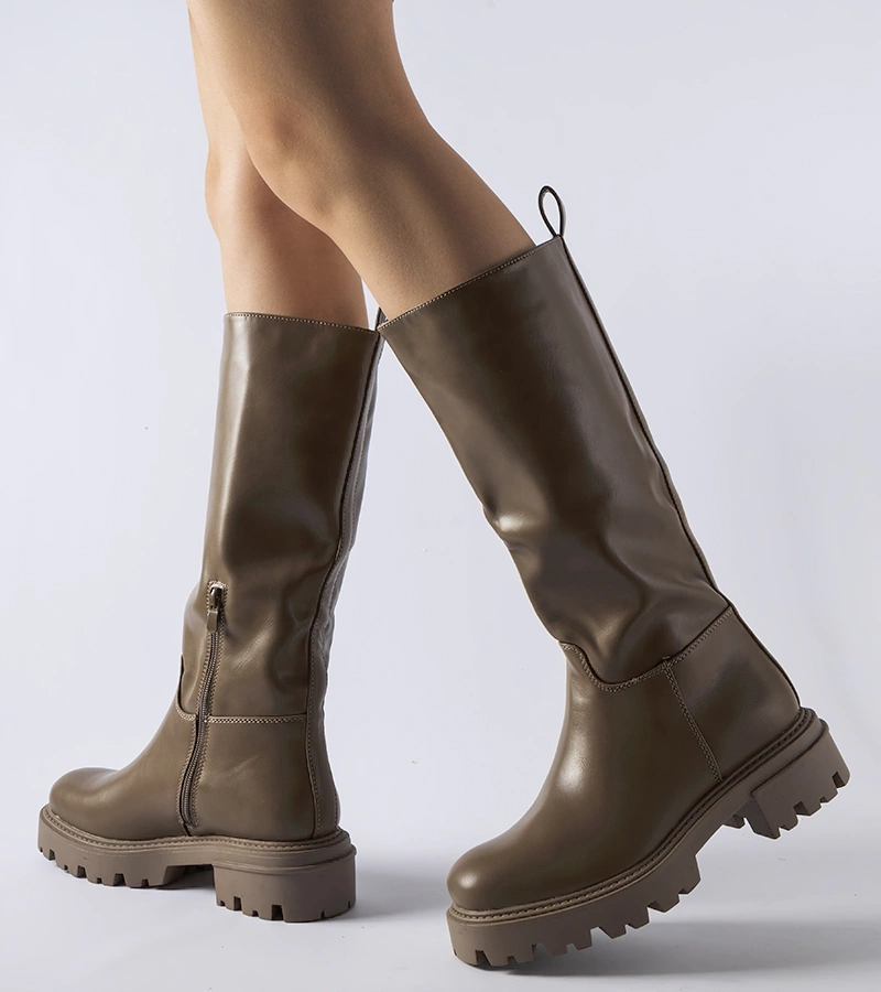 Brązowe ocieplane płaskie kozaki