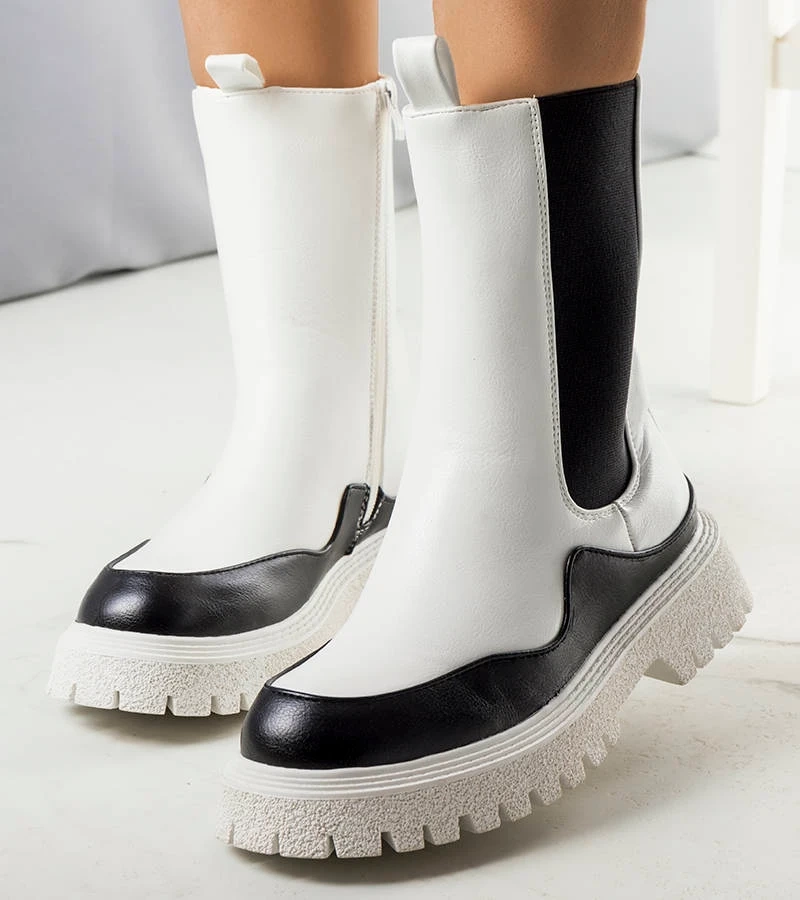 Białe kozaki na platformie