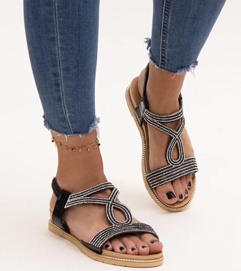 Czarne sandałki zdobione cyrkoniami