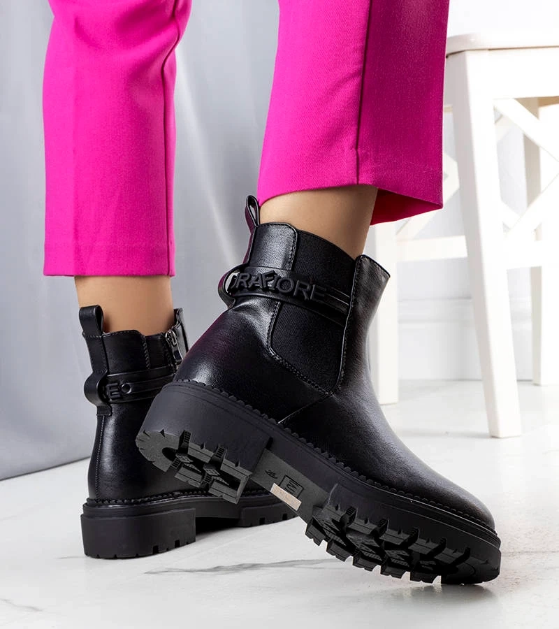 Czarne botki ocieplane na wysokiej podeszwie