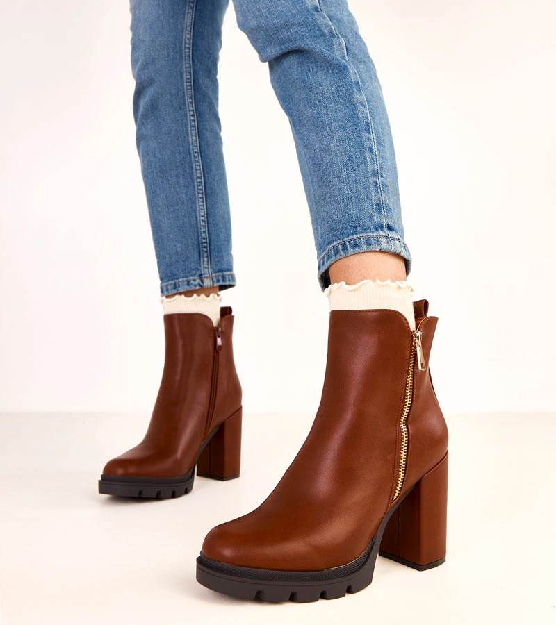 Hers Brązowe botki na słupku