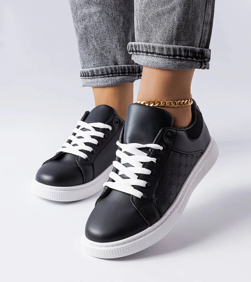 Czarne sznurowane sneakersy