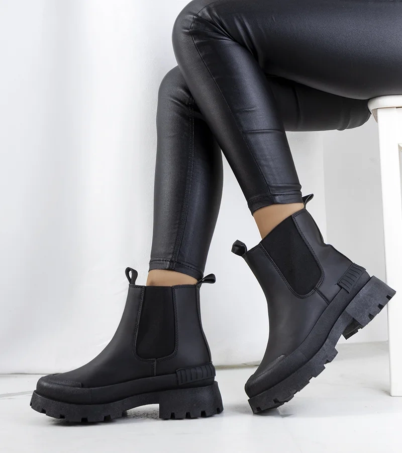 Botki na traktorowej podeszwie