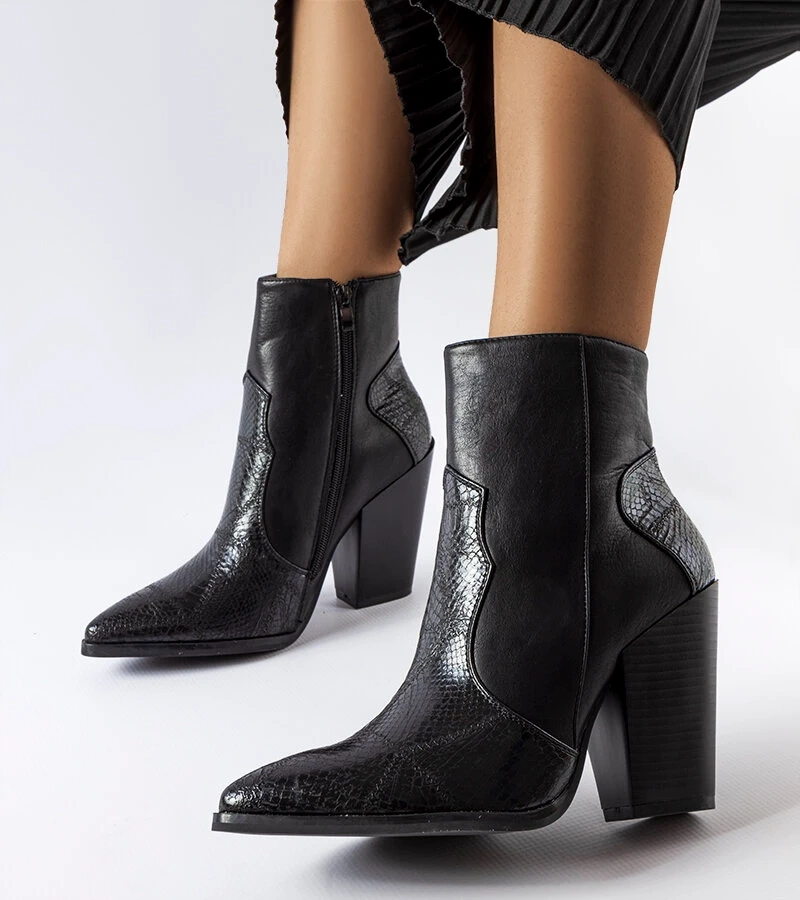 Czarne botki na wysokim obcasie