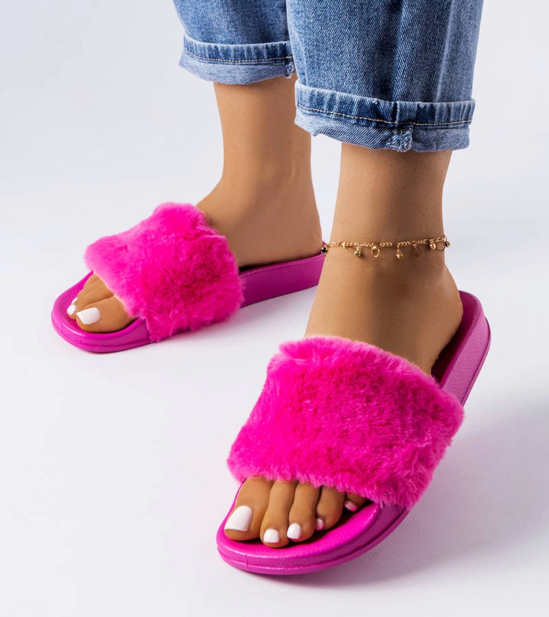Różowe klapki z futerkiem