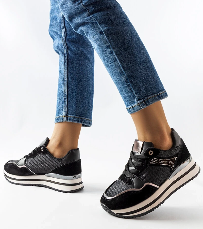 Czarne błyszczące sneakersy