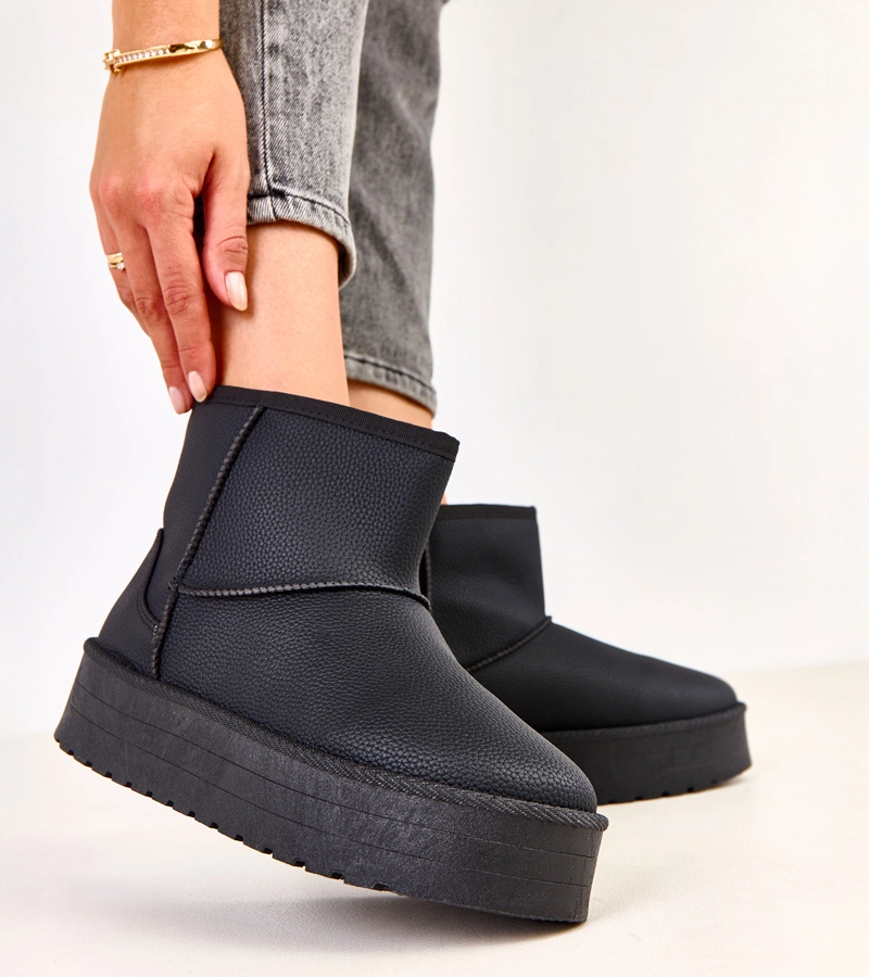 Hers Czarne niskie śniegowce na platformie z ekoskóry