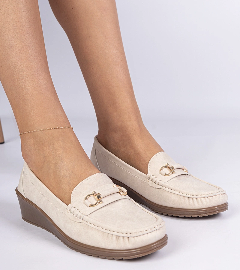 Hers Kremowe mokasyny damskie na koturnie
