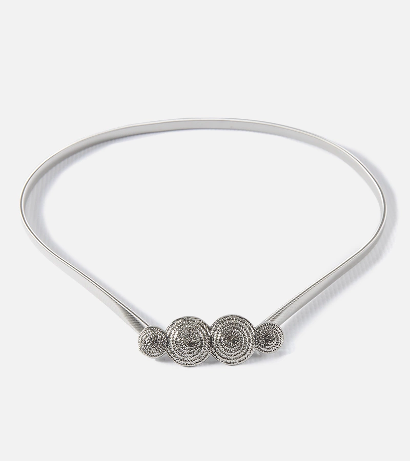 Srebrny pasek zdobiony klamerką