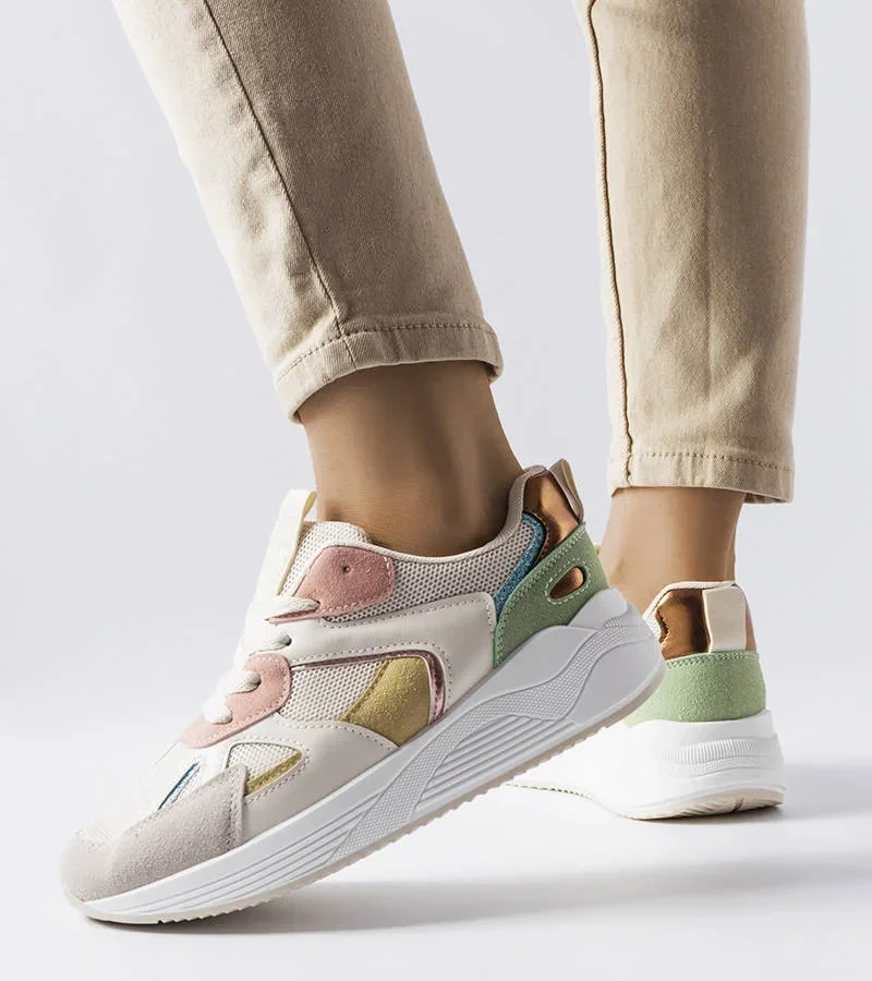 Beżowe sportowe sneakersy z łączonych materiałów
