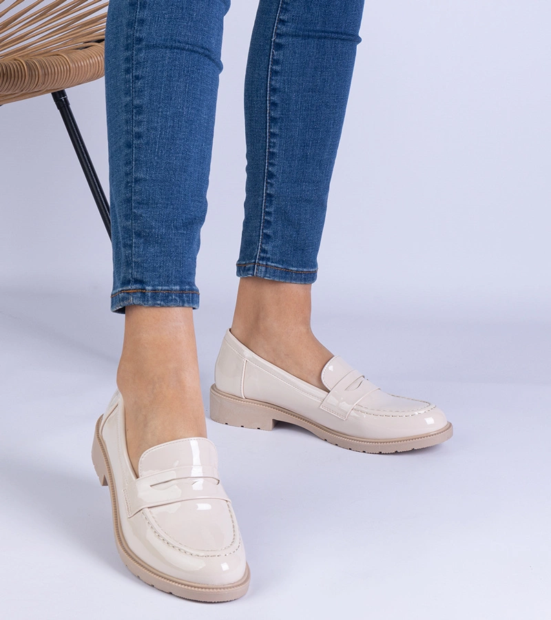 Hers mokasyny damskie beżowe lakierowane eleganckie