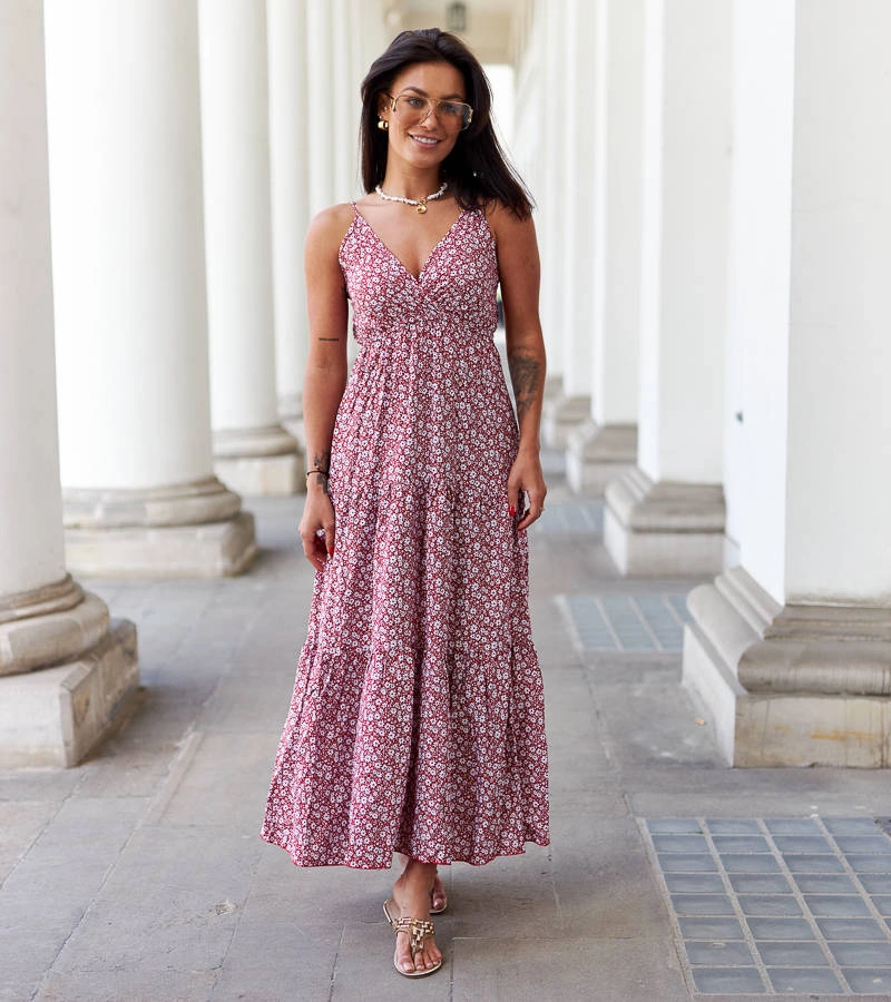 Czerwona sukienka w kwiaty na ramiączkach