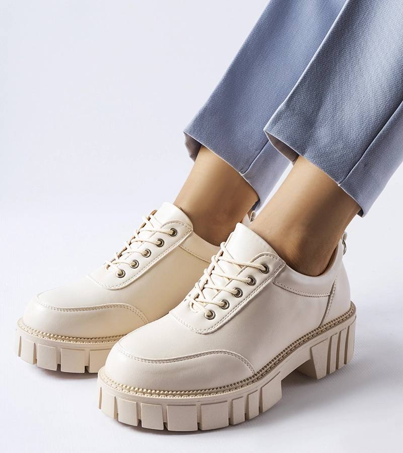 Beżowe eleganckie klasyczne półbuty