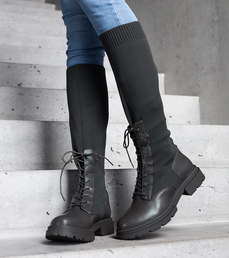 Zielone wsuwane kozaki z materiałową elastyczną cholewką