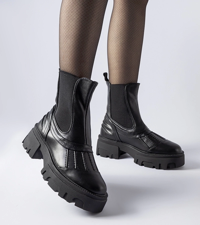 Czarne masywne ocieplane workery