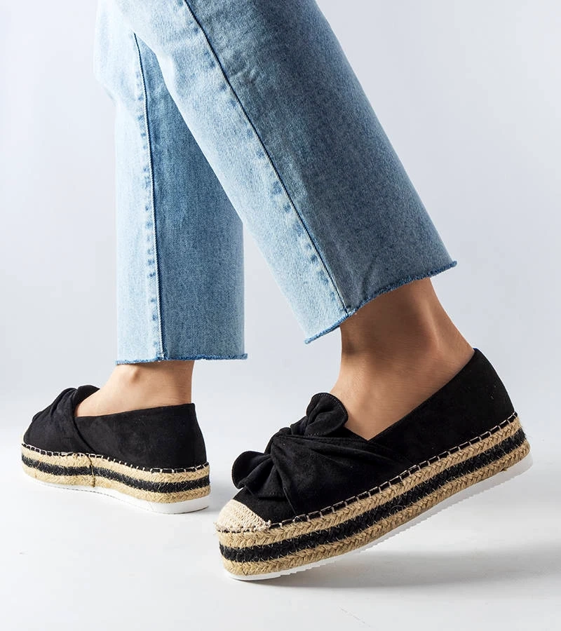 Czarne espadryle na platformie