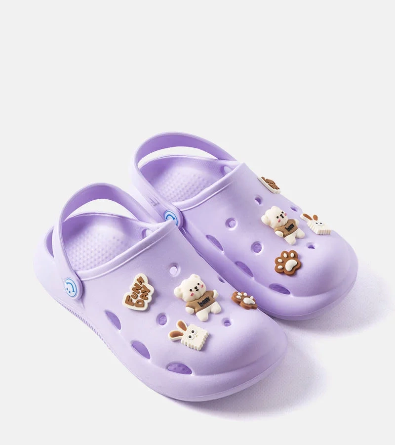 Fioletowe klapki z pianki z zakrytym noskiem