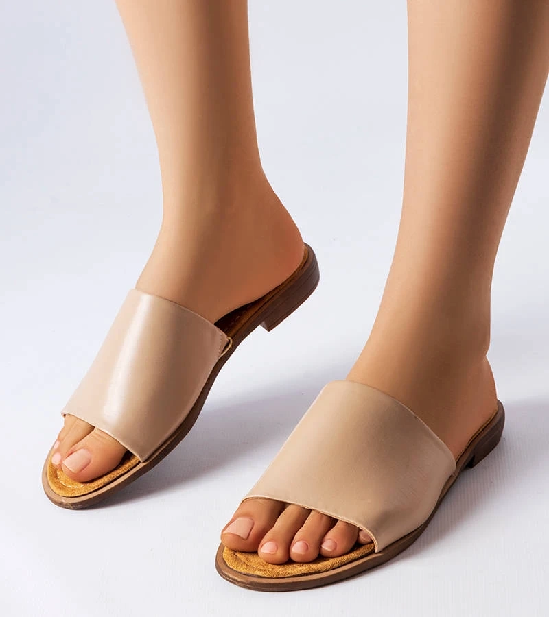 Beżowe eleganckie klapki