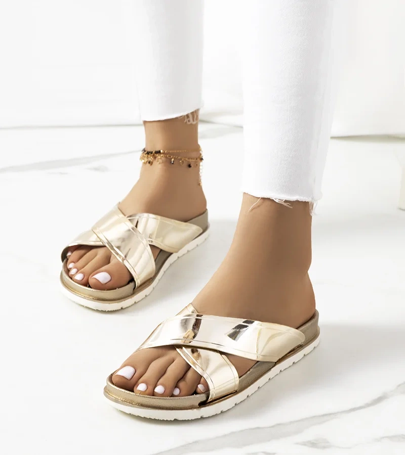 Złote casualowe klapki