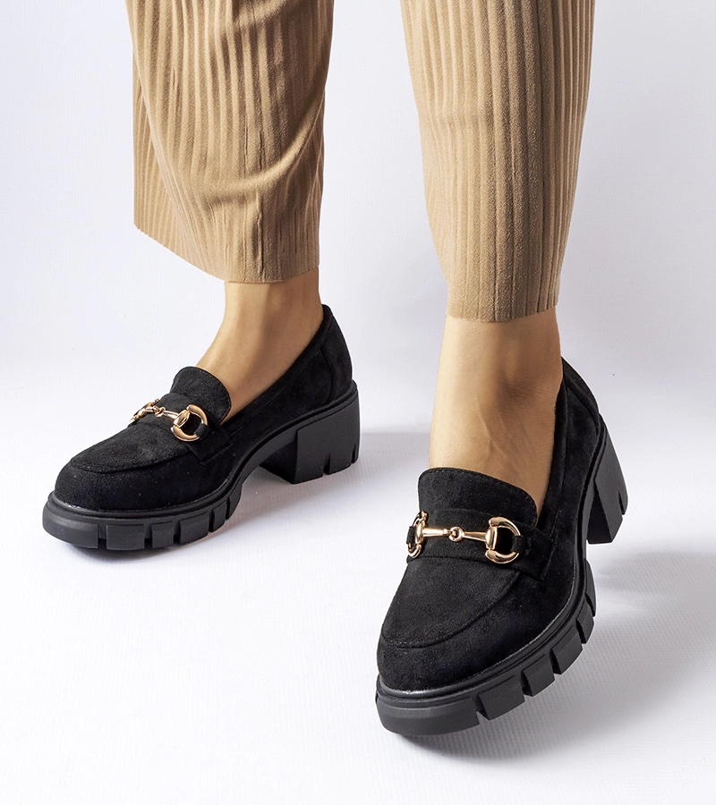 Czarne mokasyny z eko-zamszu na obcasie