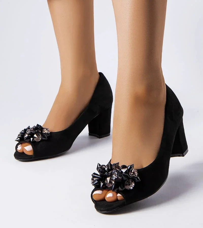 Czarne czółenka zdobione imitacją kryształków