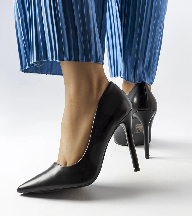 Czarne klasyczne szpilki