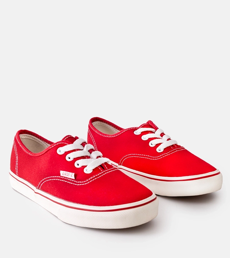 Czerwone klasyczne tenisówki