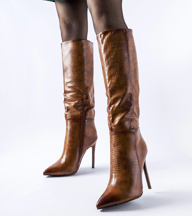 Brązowe ocieplane kozaki na szpilce