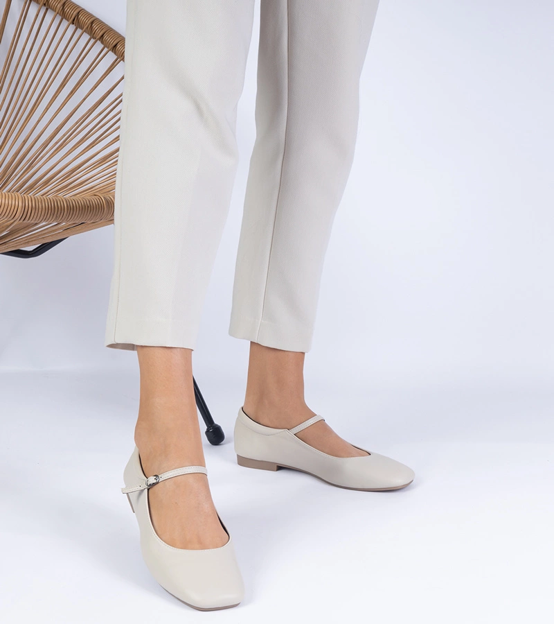 Hers Beżowe klasyczne balerinki z ekoskóry