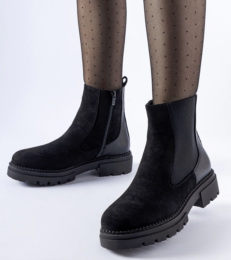 Czarne botki na masywnej podeszwie