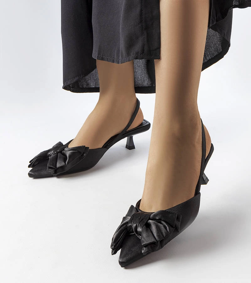 Czarne stylowe szpilki ozdobione kokardką