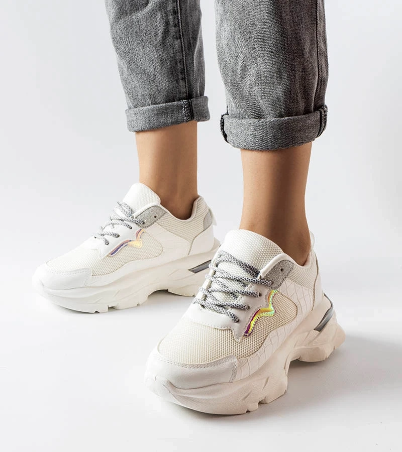 Białe sneakersy z brokatowymi wstawkami