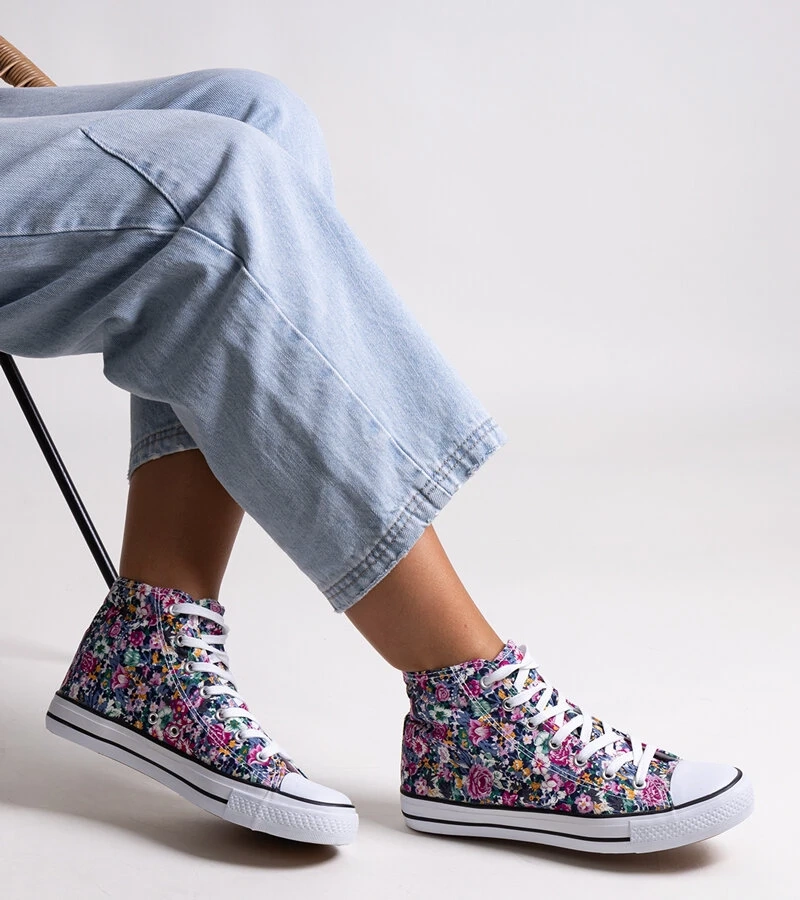 Różowe wysokie trampki z wzorem w kwiatki