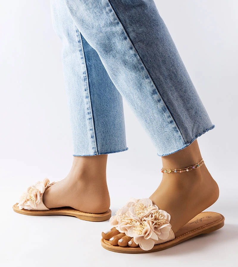 Beżowe ozdobne klapki