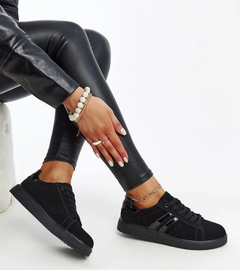 Czarne zamszowe wiązane sneakersy