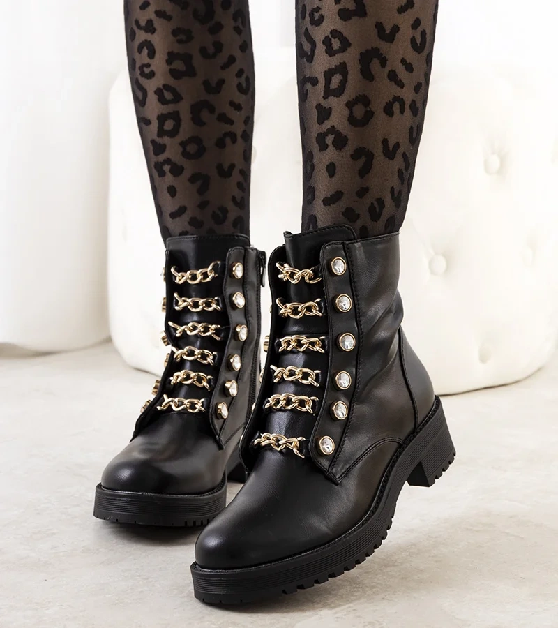 Czarne botki z łańcuszkiem