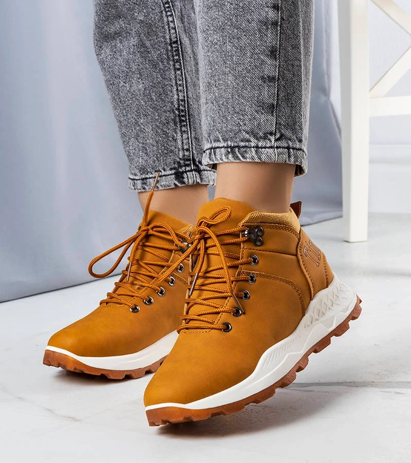 Brązowe ocieplane traperki