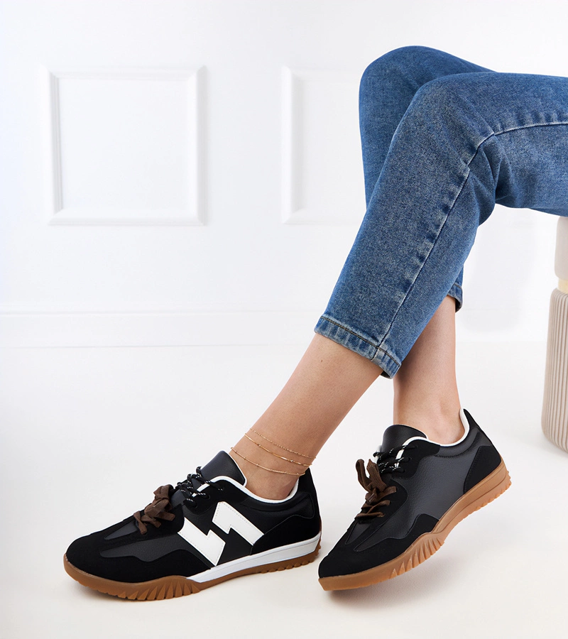 Hers Czarne sneakersy trampki z kolorowymi sznurówkami