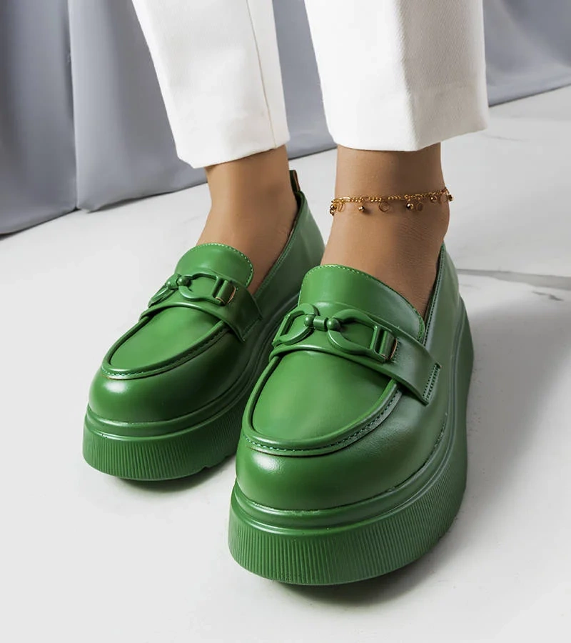 Półbuty zielone na masywnej podeszwie