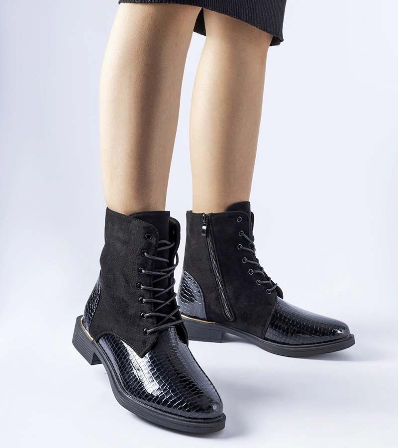 Czarne lakierowane ocieplane botki