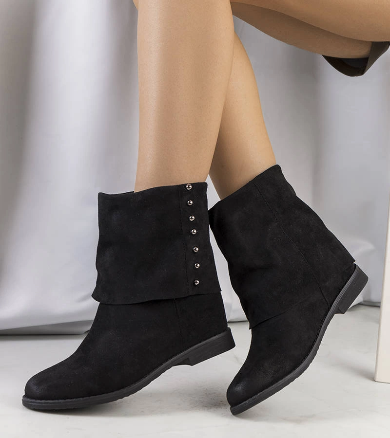 Czarne botki z ozdobnym  wywinięciem