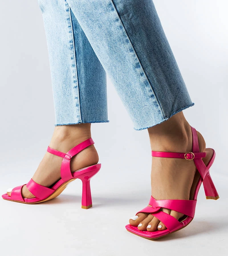 Różowe sandały na szpilce