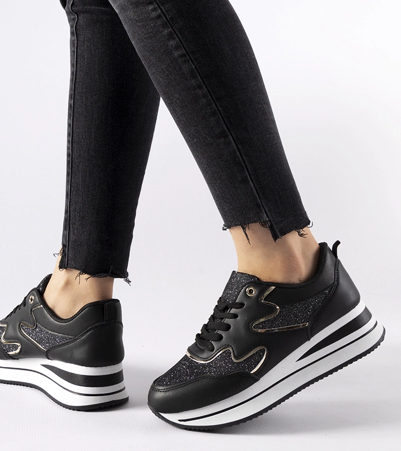 Czarne sneakersy na platformie