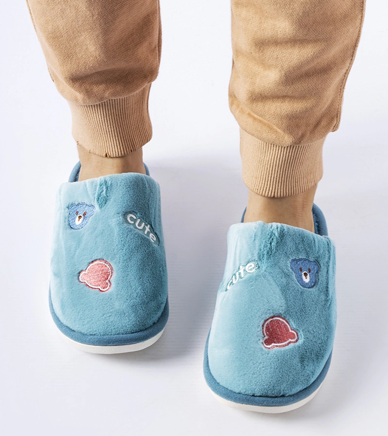 Niebieskie ciepłe kapcie z misiami